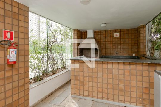 Apartamento à venda em Campo Belo: 3 quartos, varanda, closet, academia e pets permitidos. — Churrasqueira