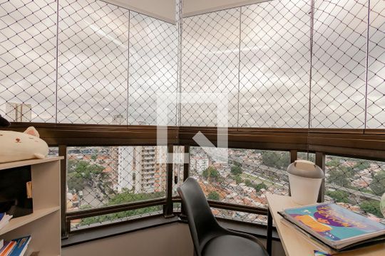 Apartamento à venda em Campo Belo: 3 quartos, varanda, closet, academia e pets permitidos. — Varanda da Suíte 1