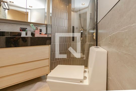 Apartamento à venda em Campo Belo: 3 quartos, varanda, closet, academia e pets permitidos. — Banheiro da Suíte 1