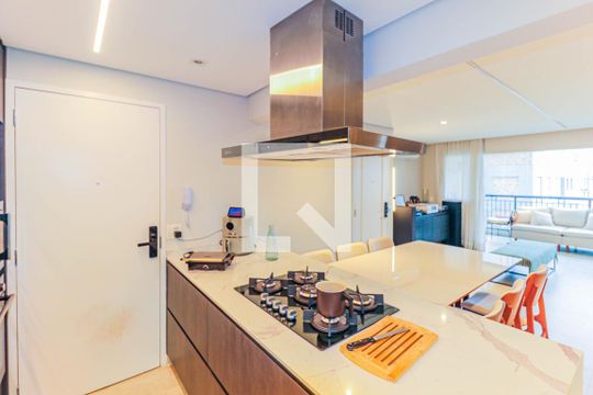 Apartamento mobiliado na Chácara Santo Antônio, 3 quartos, 2 suítes, piscina no condomínio. Ideal para comprar. — Cozinha
