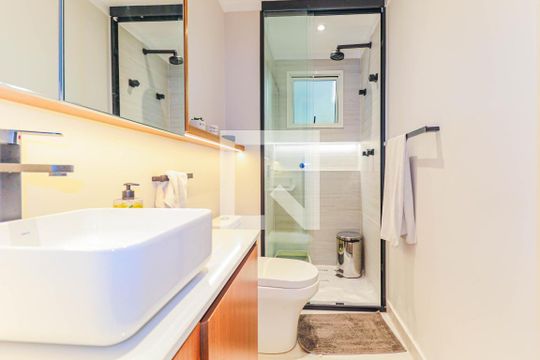 Apartamento mobiliado na Chácara Santo Antônio, 3 quartos, 2 suítes, piscina no condomínio. Ideal para comprar. — Banheiro