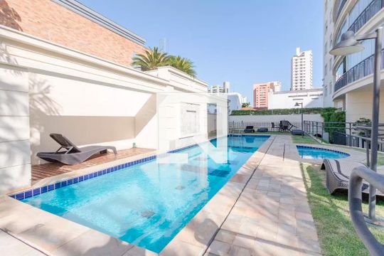 Apartamento mobiliado na Chácara Santo Antônio, 3 quartos, 2 suítes, piscina no condomínio. Ideal para comprar. — Área comum - Piscina