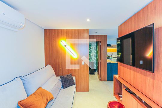 Apartamento mobiliado na Chácara Santo Antônio, 3 quartos, 2 suítes, piscina no condomínio. Ideal para comprar. — Sala de TV