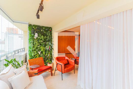 Apartamento mobiliado na Chácara Santo Antônio, 3 quartos, 2 suítes, piscina no condomínio. Ideal para comprar. — Varanda