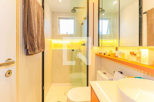 Apartamento mobiliado na Chácara Santo Antônio, 3 quartos, 2 suítes, piscina no condomínio. Ideal para comprar. — Banheiro Suíte 2
