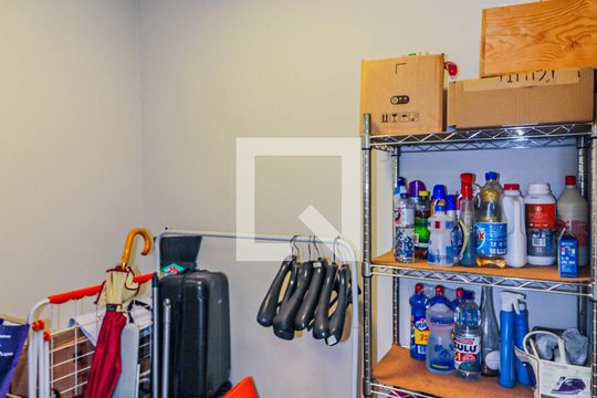 Apartamento mobiliado na Chácara Santo Antônio, 3 quartos, 2 suítes, piscina no condomínio. Ideal para comprar. — Área de Serviço