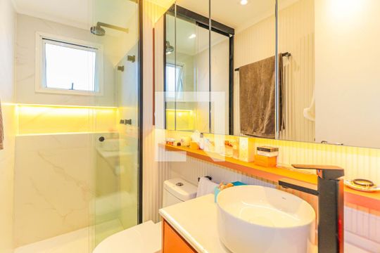 Apartamento mobiliado na Chácara Santo Antônio, 3 quartos, 2 suítes, piscina no condomínio. Ideal para comprar. — Banheiro Suíte 2