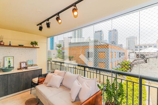 Apartamento mobiliado na Chácara Santo Antônio, 3 quartos, 2 suítes, piscina no condomínio. Ideal para comprar. — Varanda