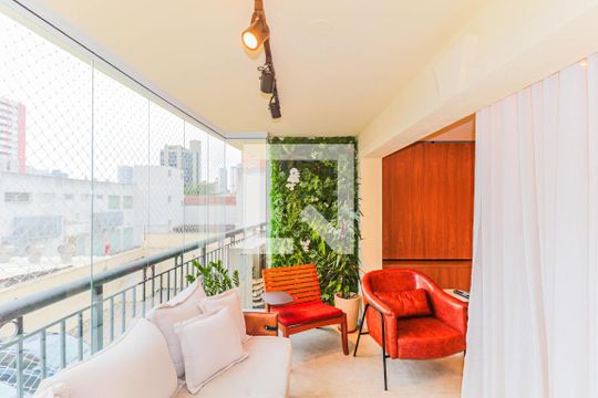 Apartamento mobiliado na Chácara Santo Antônio, 3 quartos, 2 suítes, piscina no condomínio. Ideal para comprar. — Varanda