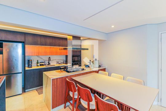 Apartamento mobiliado na Chácara Santo Antônio, 3 quartos, 2 suítes, piscina no condomínio. Ideal para comprar. — Sala de jantar