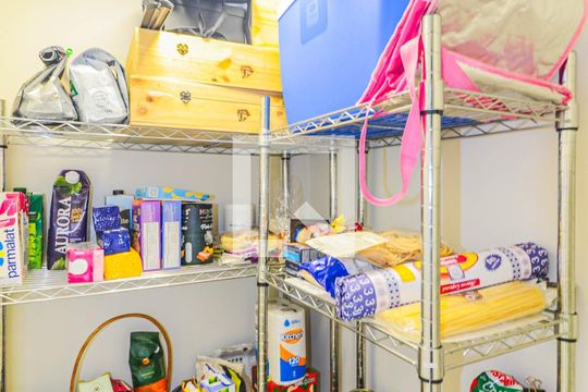 Apartamento mobiliado na Chácara Santo Antônio, 3 quartos, 2 suítes, piscina no condomínio. Ideal para comprar. — Área de Serviço