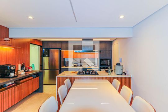 Apartamento mobiliado na Chácara Santo Antônio, 3 quartos, 2 suítes, piscina no condomínio. Ideal para comprar. — Sala de jantar