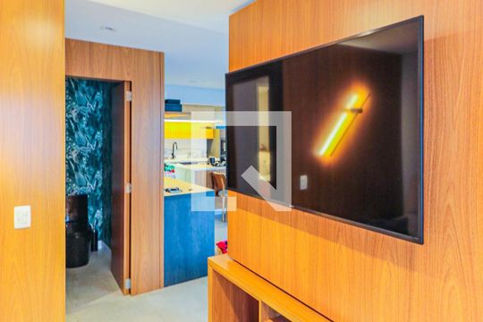 Apartamento mobiliado na Chácara Santo Antônio, 3 quartos, 2 suítes, piscina no condomínio. Ideal para comprar. — Sala de TV