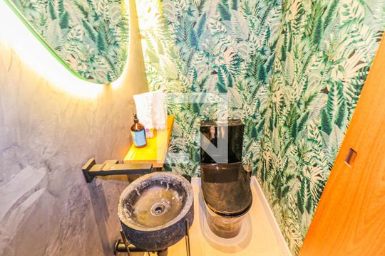 Apartamento mobiliado na Chácara Santo Antônio, 3 quartos, 2 suítes, piscina no condomínio. Ideal para comprar. — Lavabo