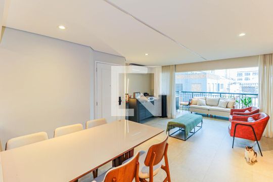 Apartamento mobiliado na Chácara Santo Antônio, 3 quartos, 2 suítes, piscina no condomínio. Ideal para comprar. — Sala de jantar