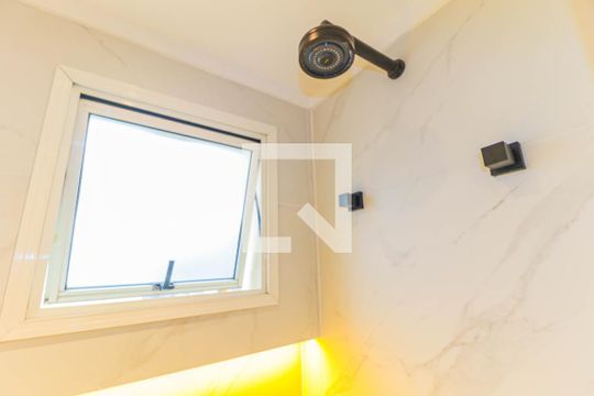 Apartamento mobiliado na Chácara Santo Antônio, 3 quartos, 2 suítes, piscina no condomínio. Ideal para comprar. — Banheiro Suíte 2