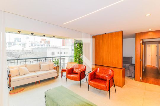Apartamento mobiliado na Chácara Santo Antônio, 3 quartos, 2 suítes, piscina no condomínio. Ideal para comprar. — Sala