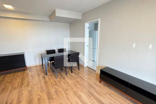 Apartamento mobiliado para compra com 4 quartos, 2 suítes, quintal, varanda, churrasqueira e piscina. — foto 4
