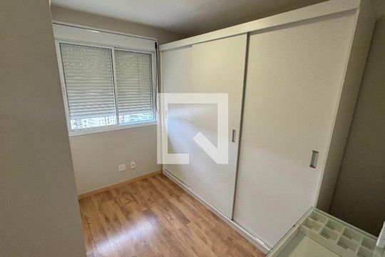 Apartamento mobiliado para compra com 4 quartos, 2 suítes, quintal, varanda, churrasqueira e piscina. — foto 15