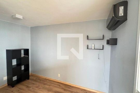 Apartamento mobiliado para compra com 4 quartos, 2 suítes, quintal, varanda, churrasqueira e piscina. — foto 9