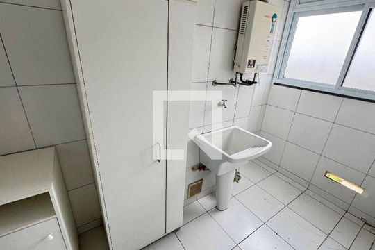 Apartamento mobiliado para compra com 4 quartos, 2 suítes, quintal, varanda, churrasqueira e piscina. — foto 17