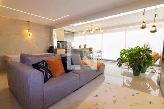Venda de apartamento mobiliado na Pompeia com 3 suítes e varanda. — Sala