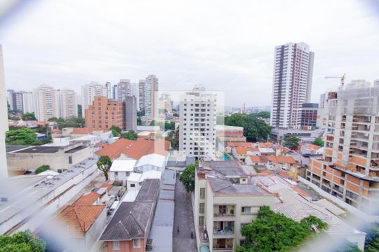 Venda de apartamento mobiliado na Pompeia com 3 suítes e varanda. — Suíte 2 vista