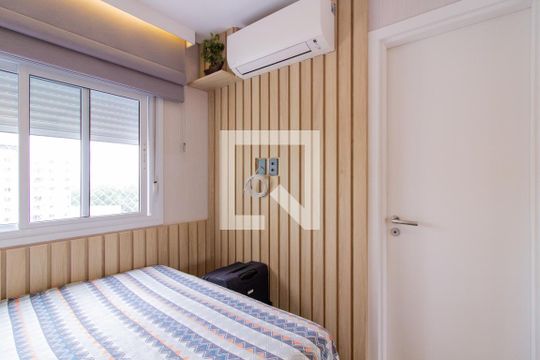 Venda de apartamento mobiliado na Pompeia com 3 suítes e varanda. — Suíte 1