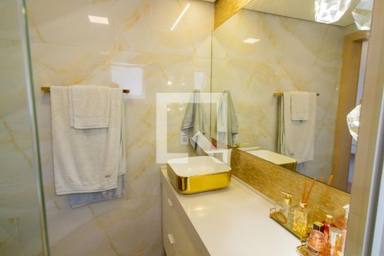 Venda de apartamento mobiliado na Pompeia com 3 suítes e varanda. — Suíte 2