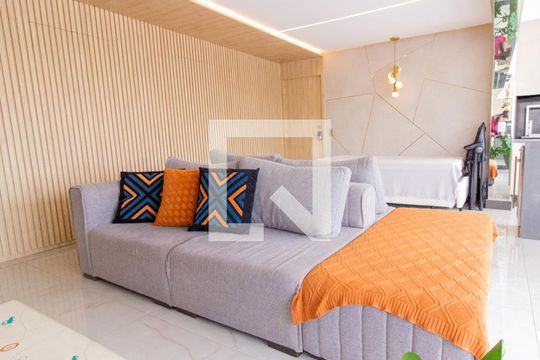 Venda de apartamento mobiliado na Pompeia com 3 suítes e varanda. — Sala