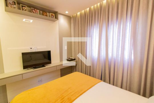 Venda de apartamento mobiliado na Pompeia com 3 suítes e varanda. — Suíte 2