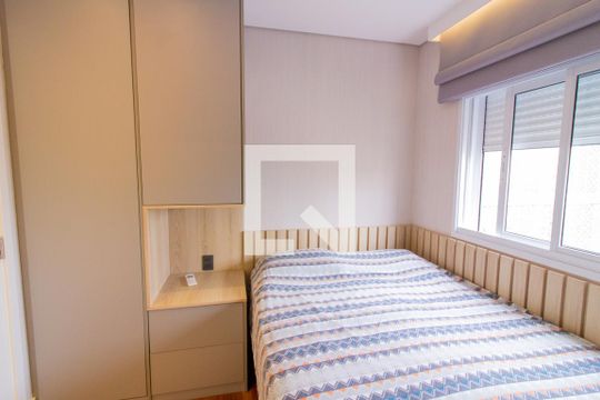 Venda de apartamento mobiliado na Pompeia com 3 suítes e varanda. — Suíte 1