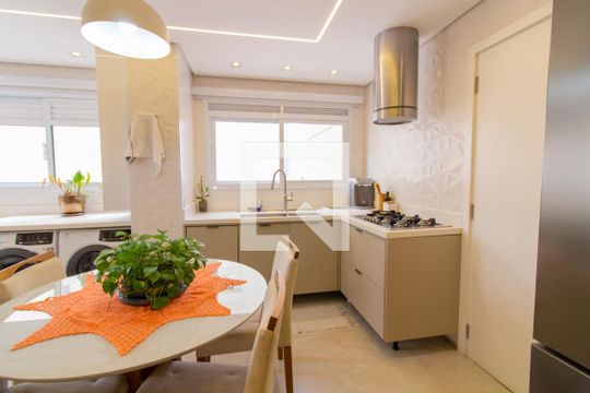 Venda de apartamento mobiliado na Pompeia com 3 suítes e varanda. — Cozinha
