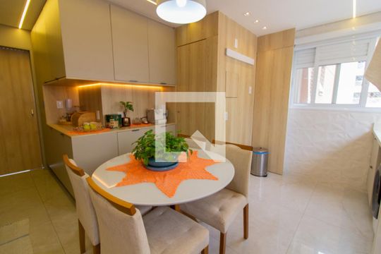 Venda de apartamento mobiliado na Pompeia com 3 suítes e varanda. — Cozinha