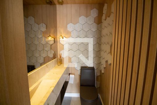 Venda de apartamento mobiliado na Pompeia com 3 suítes e varanda. — Lavabo