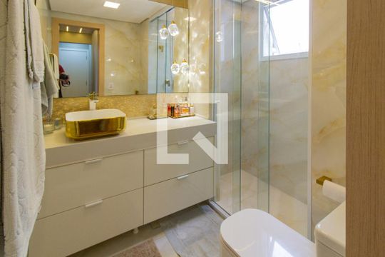 Venda de apartamento mobiliado na Pompeia com 3 suítes e varanda. — Suíte 2
