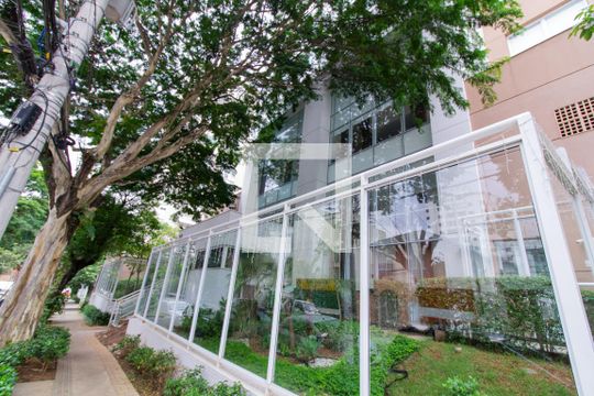 Venda de apartamento mobiliado na Pompeia com 3 suítes e varanda. — Fachada