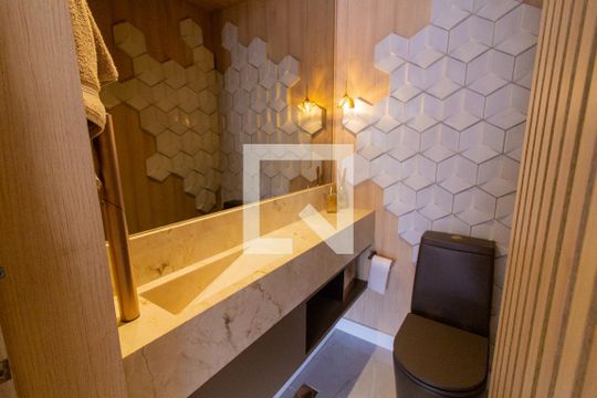 Venda de apartamento mobiliado na Pompeia com 3 suítes e varanda. — Lavabo