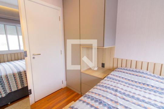 Venda de apartamento mobiliado na Pompeia com 3 suítes e varanda. — Suíte 1