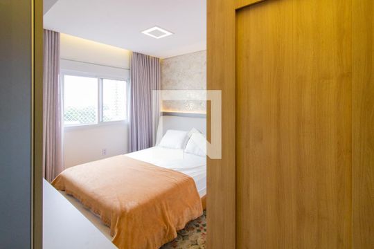 Venda de apartamento mobiliado na Pompeia com 3 suítes e varanda. — Suíte 2