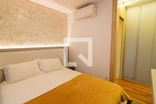 Venda de apartamento mobiliado na Pompeia com 3 suítes e varanda. — Suíte 2