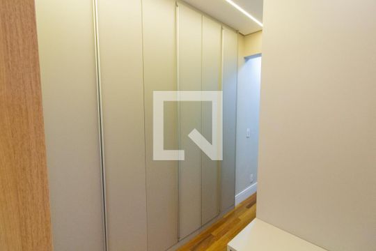 Venda de apartamento mobiliado na Pompeia com 3 suítes e varanda. — Suíte 2