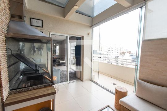 Venda de apartamento mobiliado com 2 quartos e piscina no condomínio. — Churrasqueira