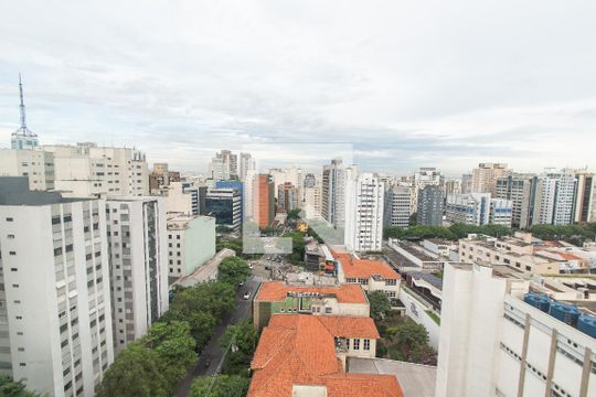Venda de apartamento mobiliado com 2 quartos e piscina no condomínio. — Vista da suíte 2