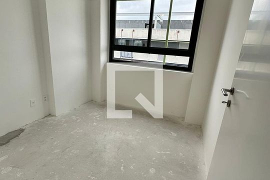 Venda de apartamento com varanda gourmet, piscina no condomínio, 3 quartos, 1 suíte. — Quarto