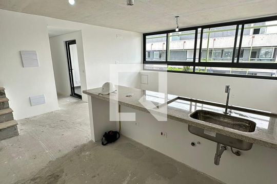 Venda de apartamento com varanda gourmet, piscina no condomínio, 3 quartos, 1 suíte. — Sala