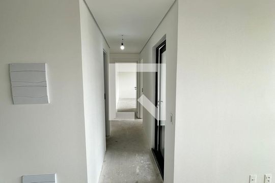 Venda de apartamento com varanda gourmet, piscina no condomínio, 3 quartos, 1 suíte. — Corredor