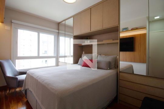 Compra apartamento no Paraíso, 2 quartos, 1 suíte. — Suíte