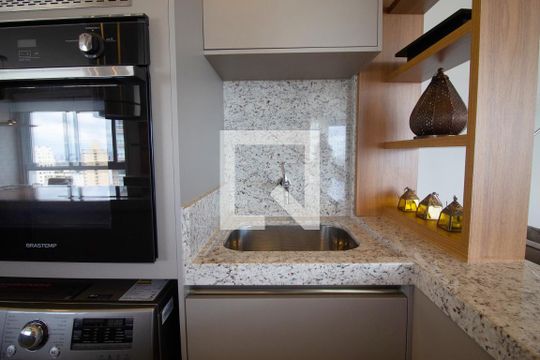 Compra apartamento no Paraíso, 2 quartos, 1 suíte. — Área de Serviço