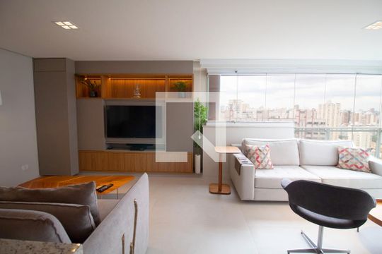 Compra apartamento no Paraíso, 2 quartos, 1 suíte. — Sala